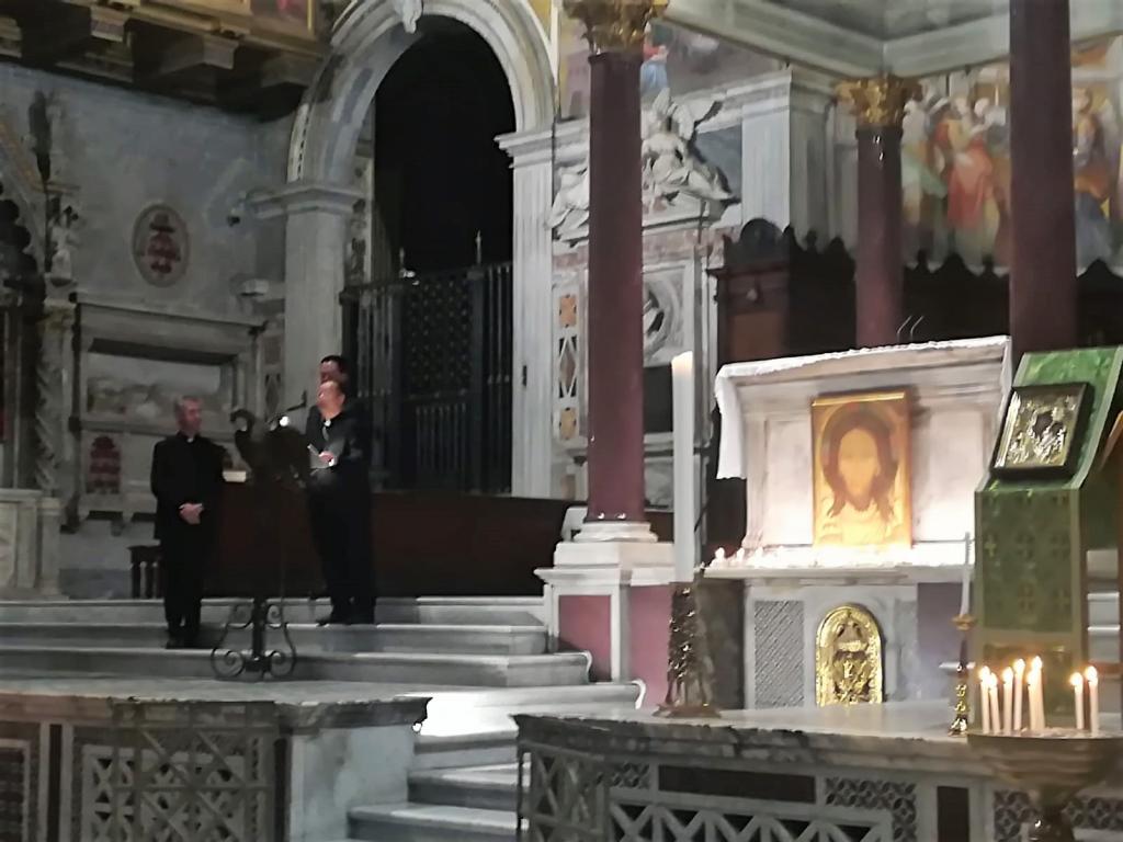 Die bei der Synode anwesenden chinesischen Bischöfe besuchen die Gemeinschaft und nehmen am Abendgebet in Santa Maria in Trastevere teil